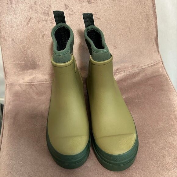 Merry People Tully Ankle Rain Boots 36 US 5 Khaki Green Pull On FLAW - Picture 2 of 9